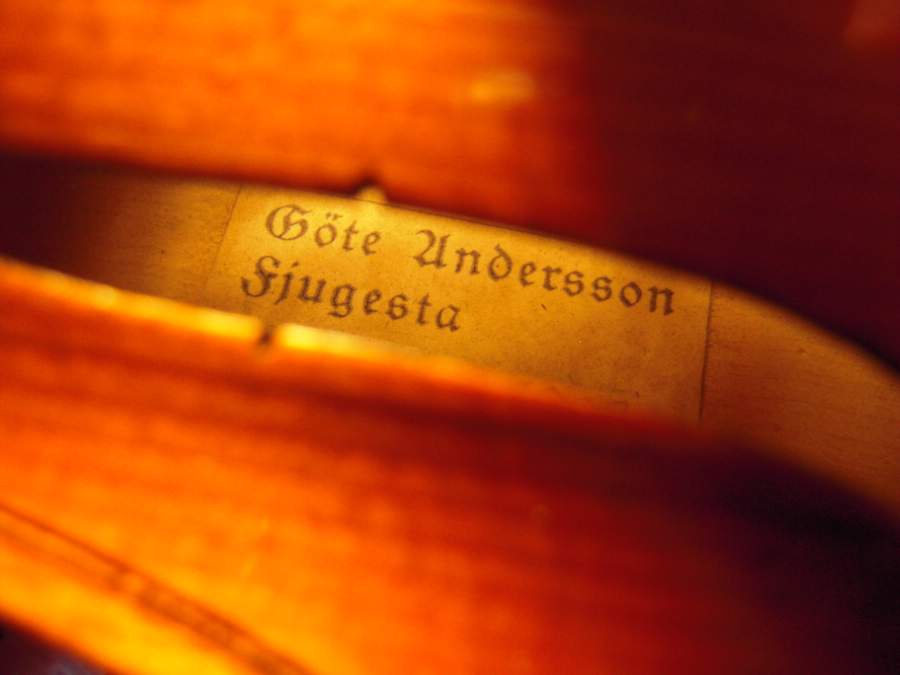 Göte Andersson, Fjugesta 1982. Göte Andersson belönades med 1:a pris vid Nordiska Violinbyggareföreningens tävling år 1970.